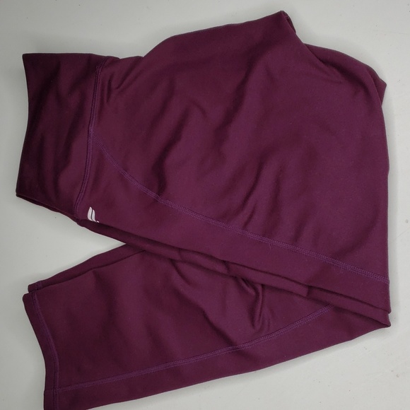 Fabletics Powerhold Cropped Purple High Rise Athletic Leggings Pants Size XS - Picture 13 of 13